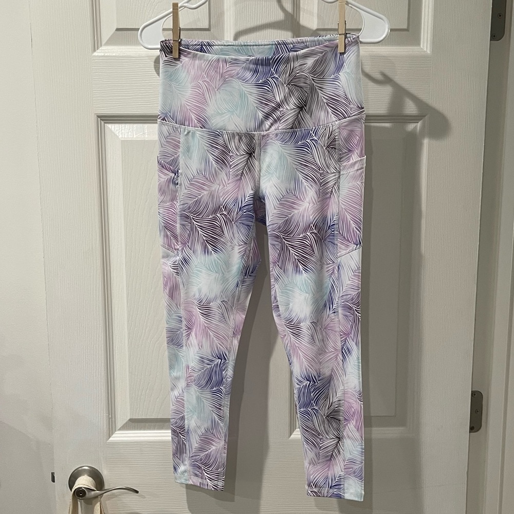 GAIAM crop legging with pocketS!!!!